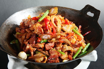 干锅拆骨肉炖肥肠             