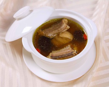 老母鸡炖乌梢蛇