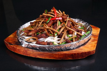 铁板茶树菇炭烧肉铁板鱿鱼须锅仔羊肉锅盔爆肉锅盔回锅肉锡纸包双鲜