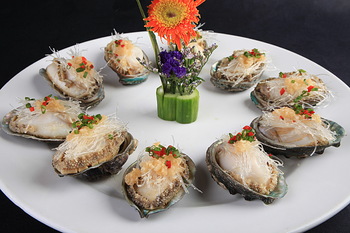 蒜茸粉丝蒸鲜鲍鱼