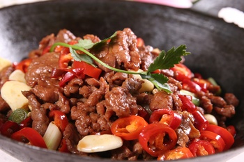 干锅牛肉红萝卜()