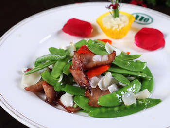 腊味小炒茶树菇炒鸡柳虎皮尖椒蟹黄豆腐西芹百合炒素鲍鱼风味螺肉飘香