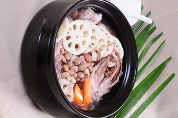 莲藕花生煲章鱼